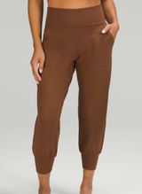 Align High-Rise Jogger Crop Photo 0