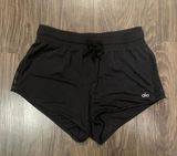 Alo Yoga Shorts Photo 0