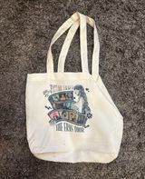Taylor Swift Tote Bag Photo 0