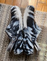 Crocs Black and White Marble Photo 0