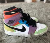 Air Jordan’s 1 Mids Photo 0