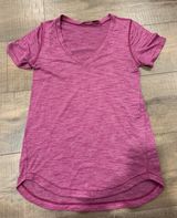 Lululemon T-shirt Photo 0