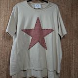 Beige T-Shirt with Pink Star Design Photo 0