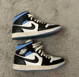 Nike Air Jordan 1 Mid Photo 0