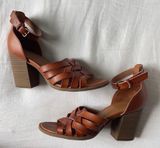 Universal Thread block heel shoes Photo 0