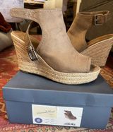 Universal Thread Shoes Photo 0