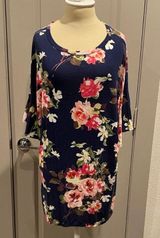 Chris & Carol DONATING SOON! Navy Floral Top Photo 0