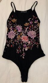 Pretty Little Thing Floral Bodysuit Photo 0