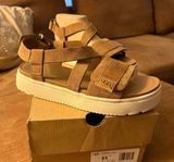 UGG Zayne Ankle Strap Sandals Photo 0