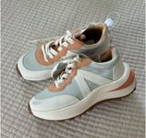 Women’s Sneakers Photo 0