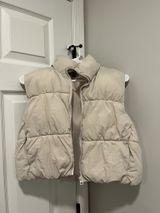 H&M Cropped Vest Puffer Cream Zip Photo 0