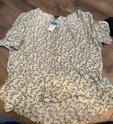 Rue 21 T-shirt Photo 0