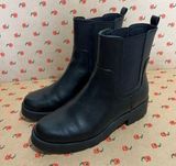 Old Navy Black Chelsea Boots Women’s 9 Photo 0