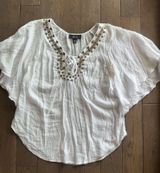 BCX  flowy white top with gold accents on collar size Medium  Photo 0