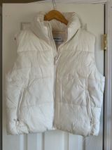 Old Navy Cream Puffy Vest Photo 0