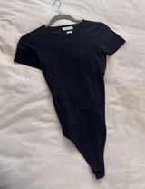 Aritzia Contour Bodysuit Short Sleeve Babaton Photo 0