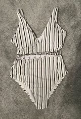 Cupshe Swimsuit Photo 0