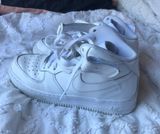 Nike Air Force 1s Mid Photo 0