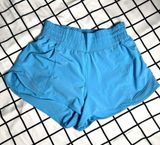 Lululemon Hotty Hot 2.5" Photo 0