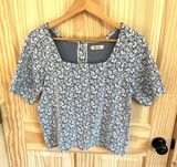 Madewell Floral Jacquard Button-Back Top in Classic Indigo. Size Medium. Photo 0