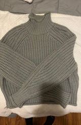 H&M Sweater Photo 0