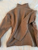 Chunky Brown Sweater Photo 0