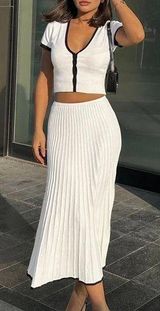 03C1.- Minimalism Contrast Trim Sweater Skirt Set. Photo 0