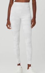 White/Grey Camo Leggings Photo 0