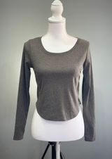 CLEARANCE! Gray Boutique Ribbed Top Size S NWT Photo 0
