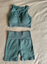 Amazon Workout Set Photo 0