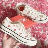 Embroidered Floral Low Top Sneakers Photo 0
