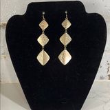 Elegant Gold Dangle Earrings Photo 0