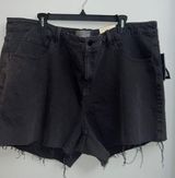 - NWT SZ 22 Faded/vintage grey black
"vintage midi" denim shorts with raw … Photo 0