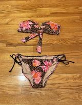 Victoria's Secret Bikini Photo 0