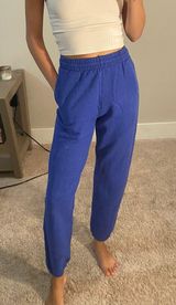 blue joggers Photo 0