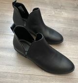 Universal Thread Booties Photo 0