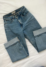 The 90s Relaxed Jean High Rise Curve Love Photo 0