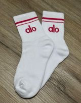 Alo Yoga Half-Crew Throwback Socks White/ Rose Red accents M Photo 0