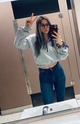 Pretty Little Thing Gray Cropped Sweatshirt Photo 0