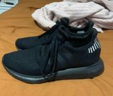 Adidas Tennis Shoes Photo 0