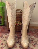 Beige/white Cowboy Boots Photo 0