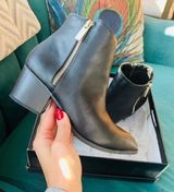 Lulus Lulu’s Black Zipper Heel Short Ankle Booties size 7.5 Photo 0