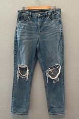 Mom Jeans Photo 0