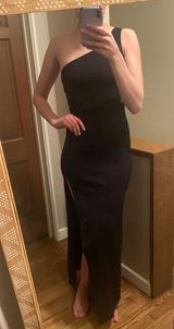 One Should Dress Photo 0