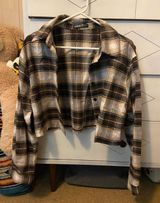 SheIn Cropped Flannel Photo 0