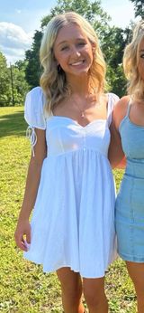 White Size S Photo 0