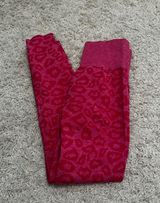 Seamless Pink Cheetah Leopard Print Full Length Leggings Medium Photo 0