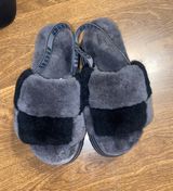 UGG Slippers Photo 0