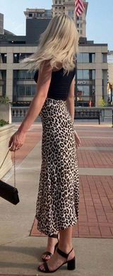 Elizabeth and James Black Heels Photo 0