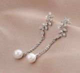 Women's Flower Pearl Dangle Drop Earrings Silver Photo 0